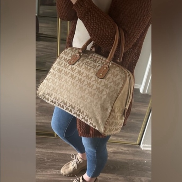 💛Michael Kors Satchel - Picture 1 of 9